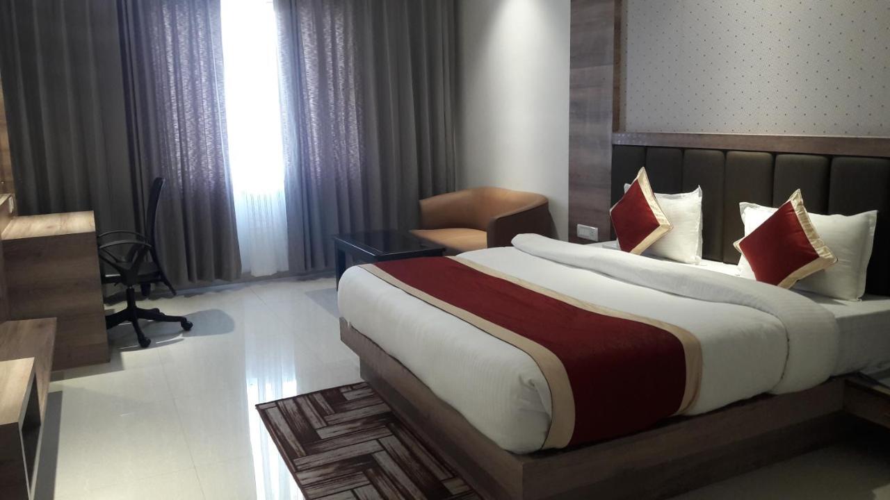 Hotel Crystal Grand Haldwani Luaran gambar